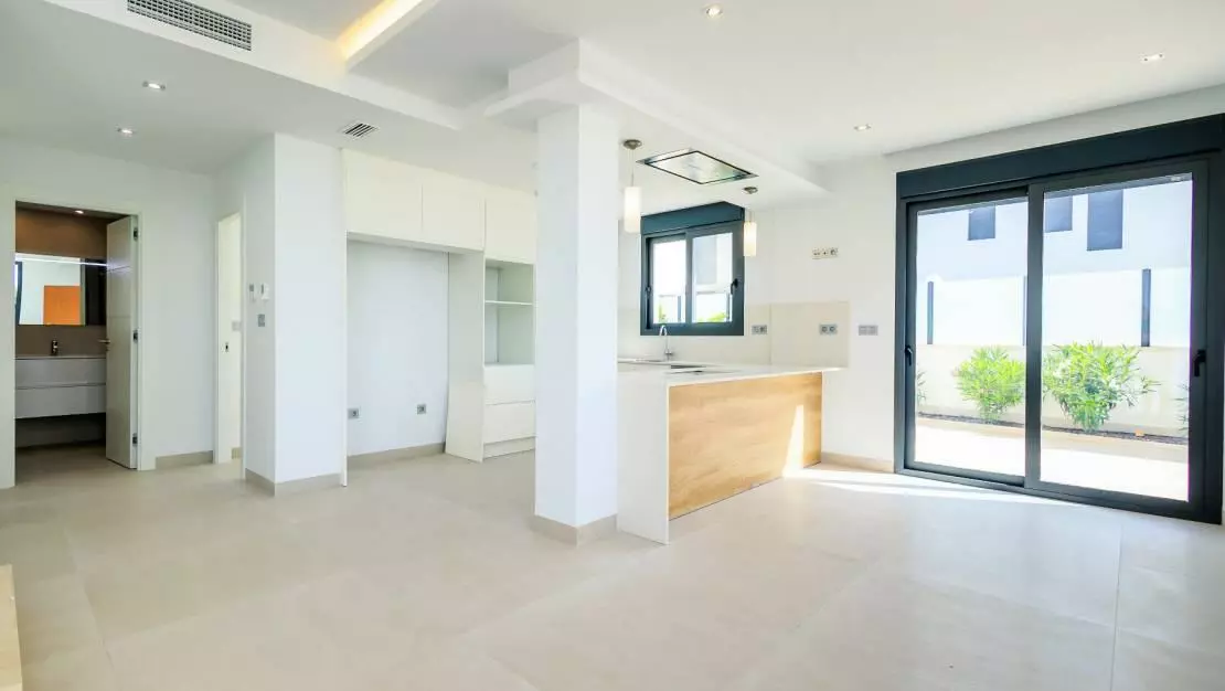 3-bedroom Villa In Torrevieja, Spain (190 M²)