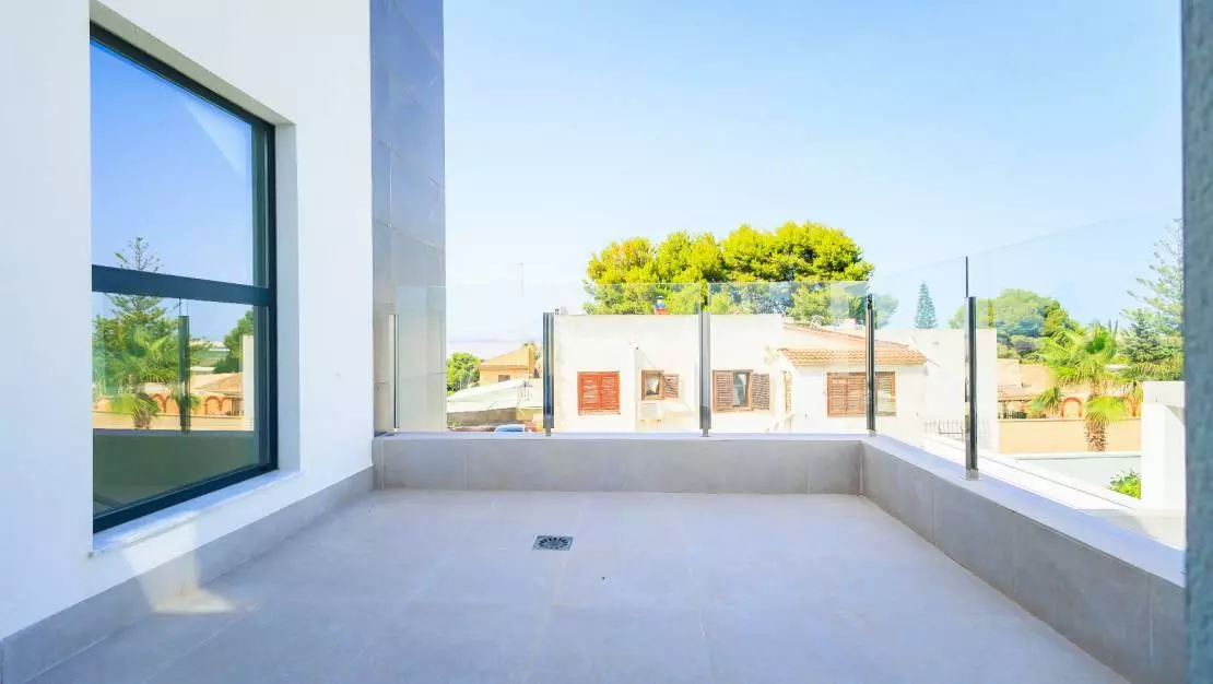 3-bedroom Villa In Torrevieja, Spain (190 M²)