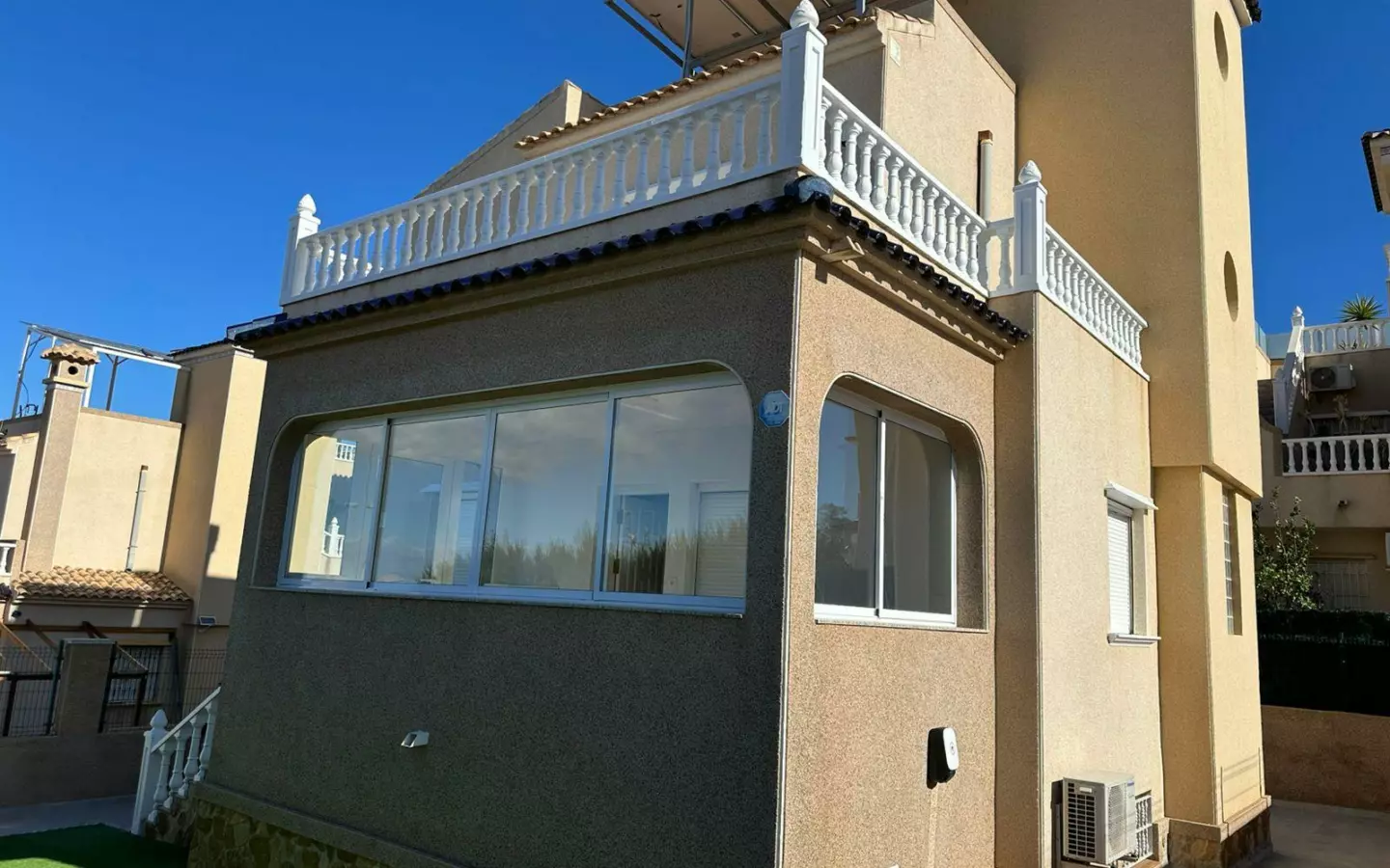 4-bedroom Villa In Torrevieja, Spain (207 M²)