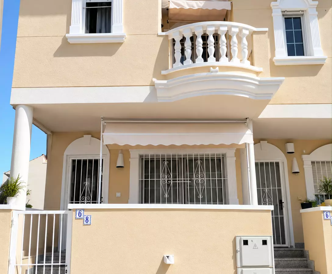 4-bedroom Villa In Almoradi, Spain (210 M²)