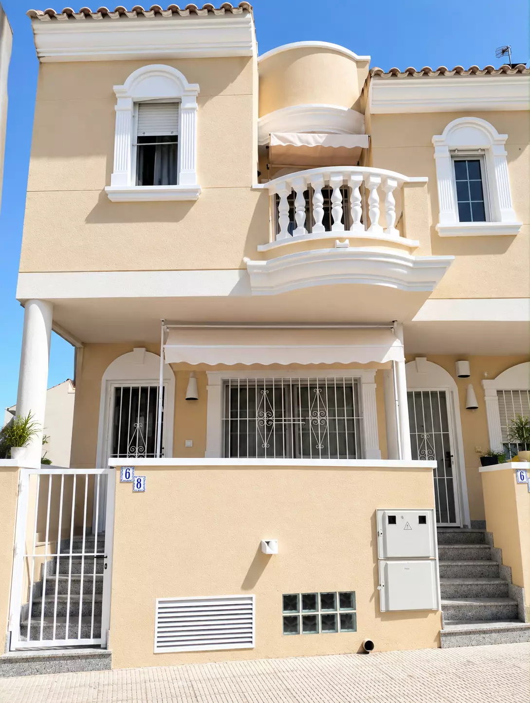 4-bedroom Villa In Almoradi, Spain (210 M²)