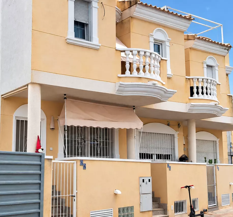 4-bedroom Villa In Almoradi, Spain (210 M²)
