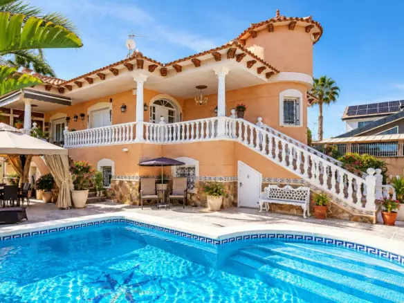 4-bedroom Villa In Benferri, Spain (265 M²)