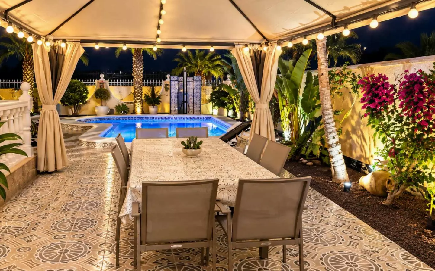 4-bedroom Villa In Benferri, Spain (265 M²)