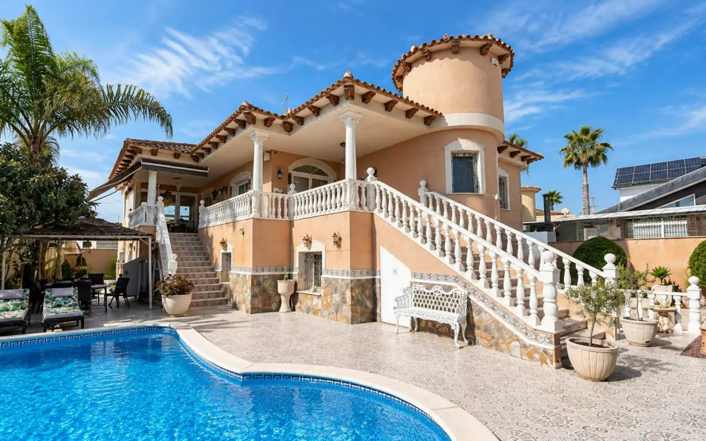 4-bedroom Villa In Benferri, Spain (265 M²)