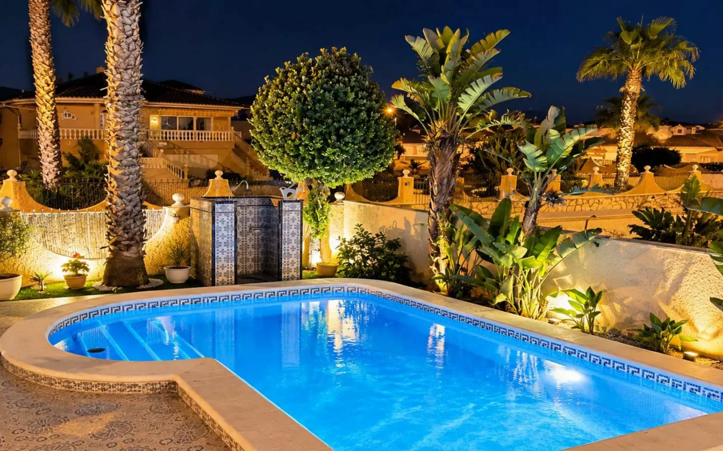 4-bedroom Villa In Benferri, Spain (265 M²)
