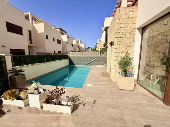 3-bedroom Town House In Ciudad Quesada, Spain (156 M²)