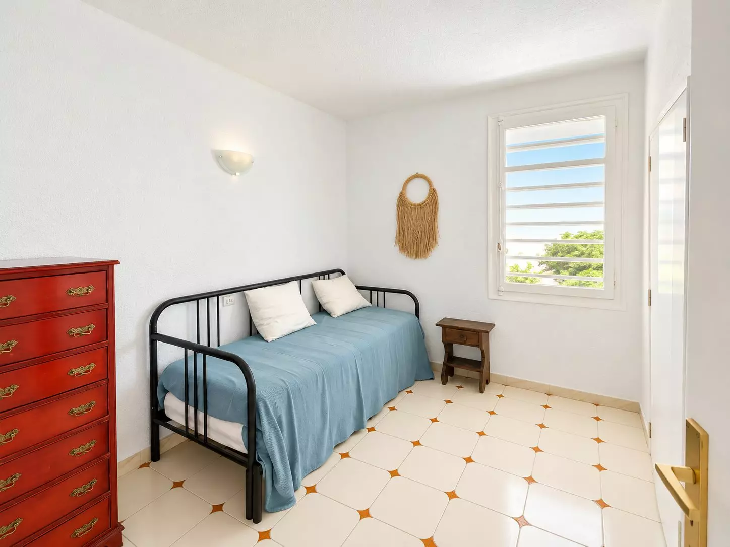 Dormitoriocosterominimalistacondetallesbohemios-c6720c 3-bedroom Apartment In Jávea, Spain (80 M²)