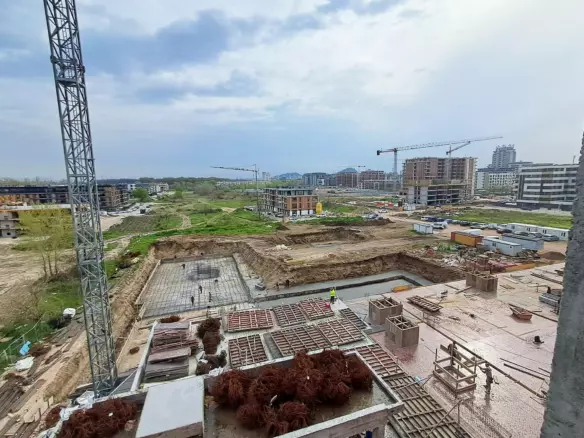 Modern 1-bedroom Apartment Near Rowing Canal & Otdih I Kultura Park | Panoramic Mountain Views