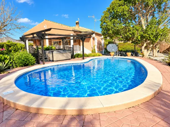 3-bedroom Country House In Orihuela, Spain (110 M²)