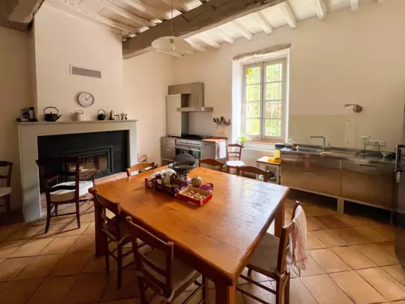 6-bedroom Country House (495 M²)