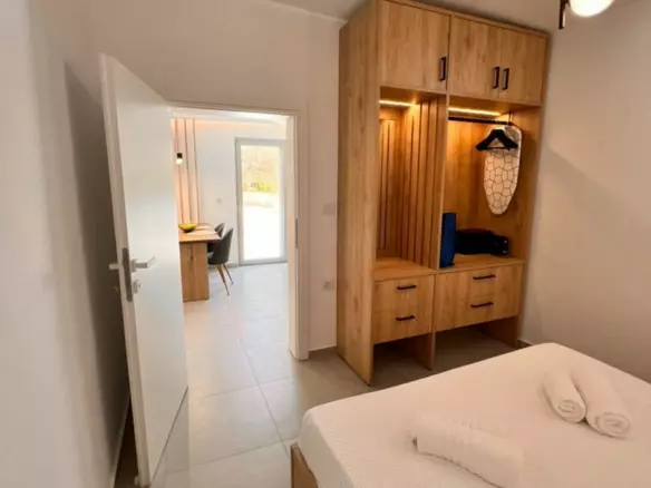 Complex In Makris Gialos, Greece (144 M²)
