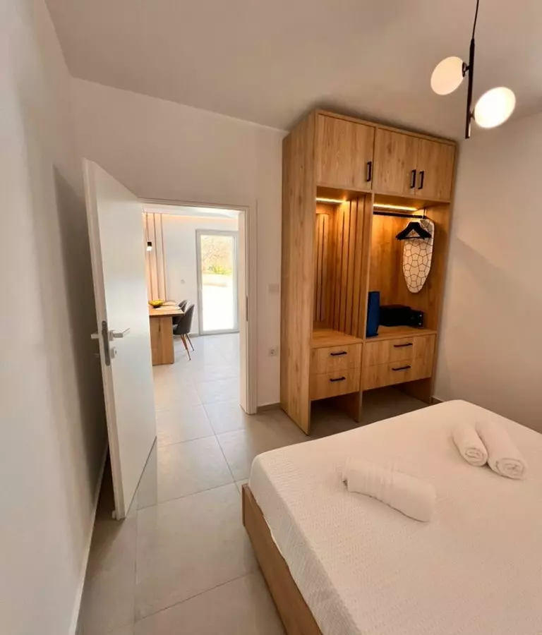 Complex In Makris Gialos, Greece (144 M²)