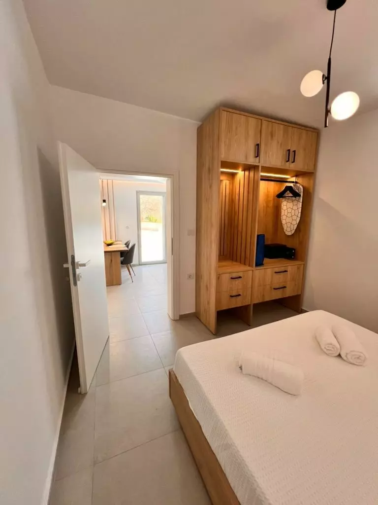 Complex In Makris Gialos, Greece (144 M²)