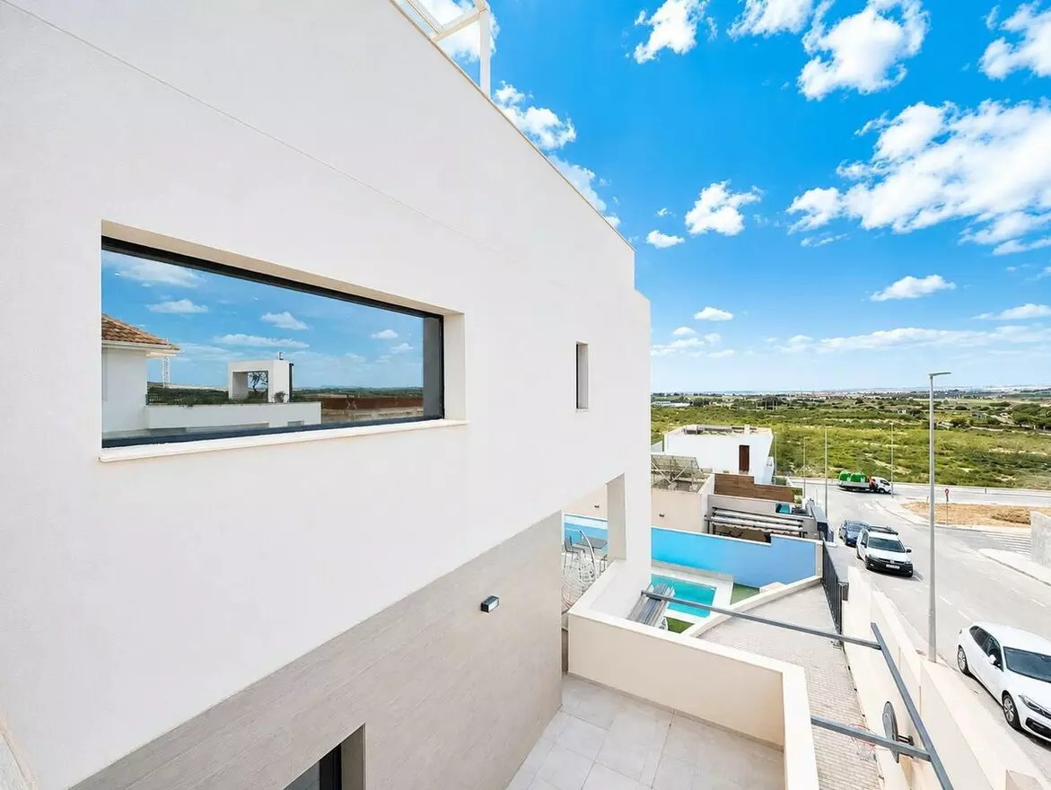 4-bedroom Villa In Benijofar, Spain (319 M²)