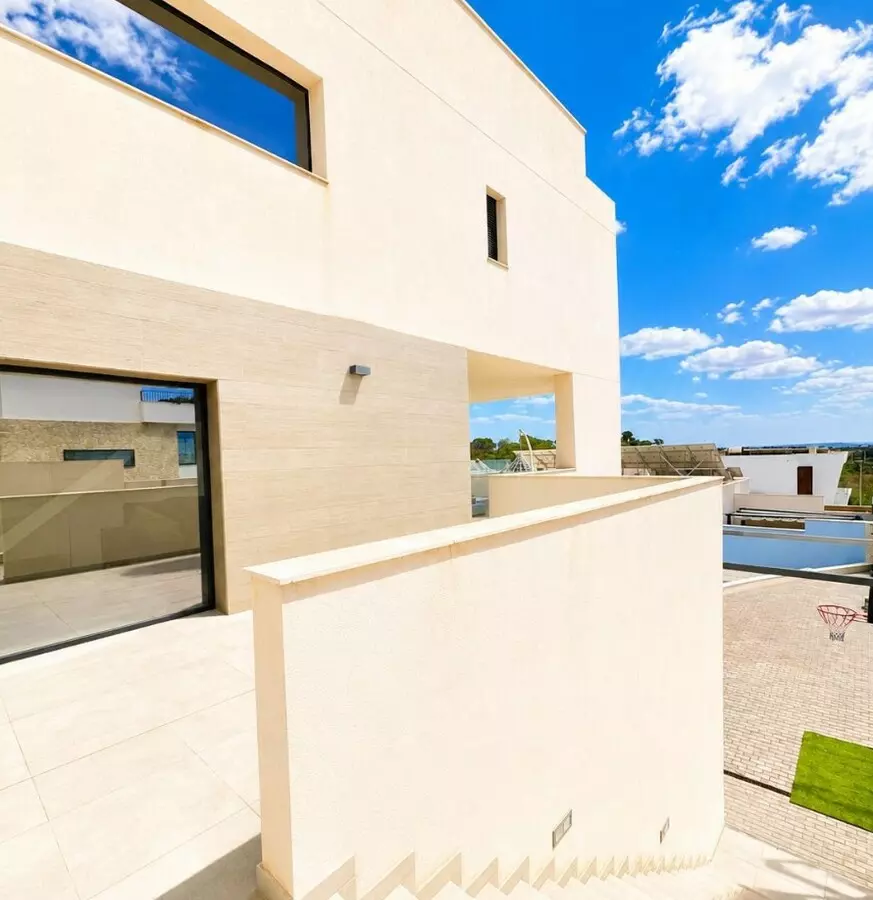 4-bedroom Villa In Benijofar, Spain (319 M²)