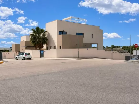 4-bedroom Villa In Benijofar, Spain (319 M²)