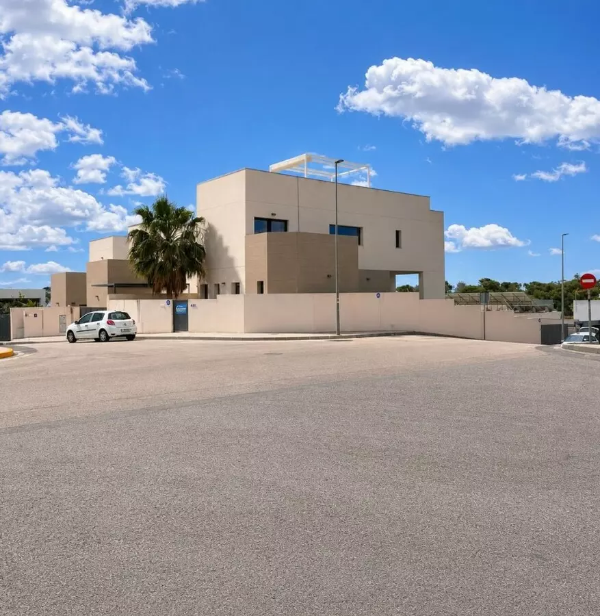 4-bedroom Villa In Benijofar, Spain (319 M²)