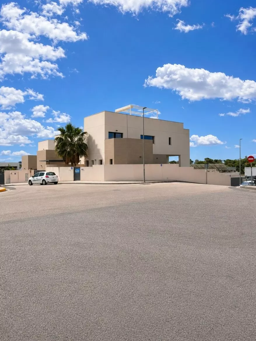 4-bedroom Villa In Benijofar, Spain (319 M²)