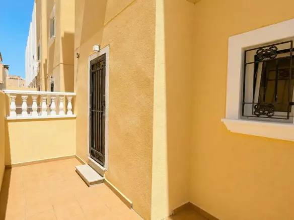 3-bedroom Town House In Orihuela, Spain (140 M²)