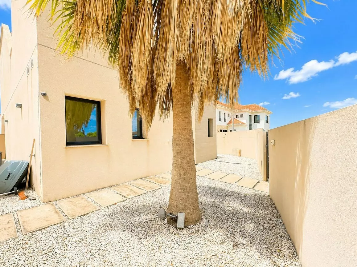4-bedroom Villa In Benijofar, Spain (319 M²)