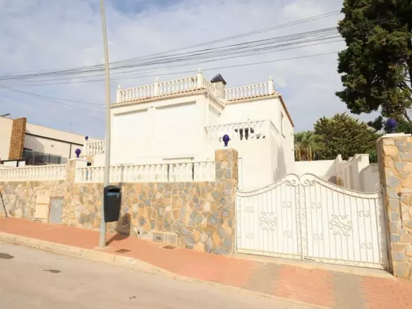 5-bedroom Villa In Torrevieja, Spain (235 M²)