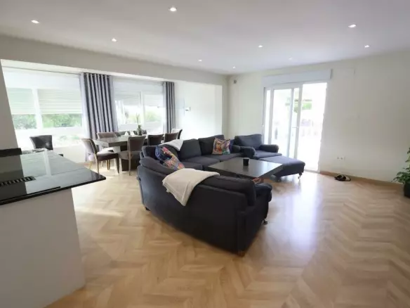 5-bedroom Villa In Torrevieja, Spain (235 M²)