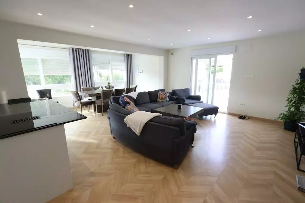 5-bedroom Villa In Torrevieja, Spain (235 M²)