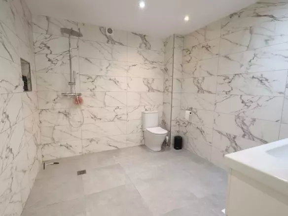 5-bedroom Villa In Torrevieja, Spain (235 M²)