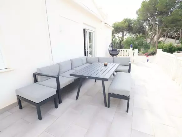 5-bedroom Villa In Torrevieja, Spain (235 M²)