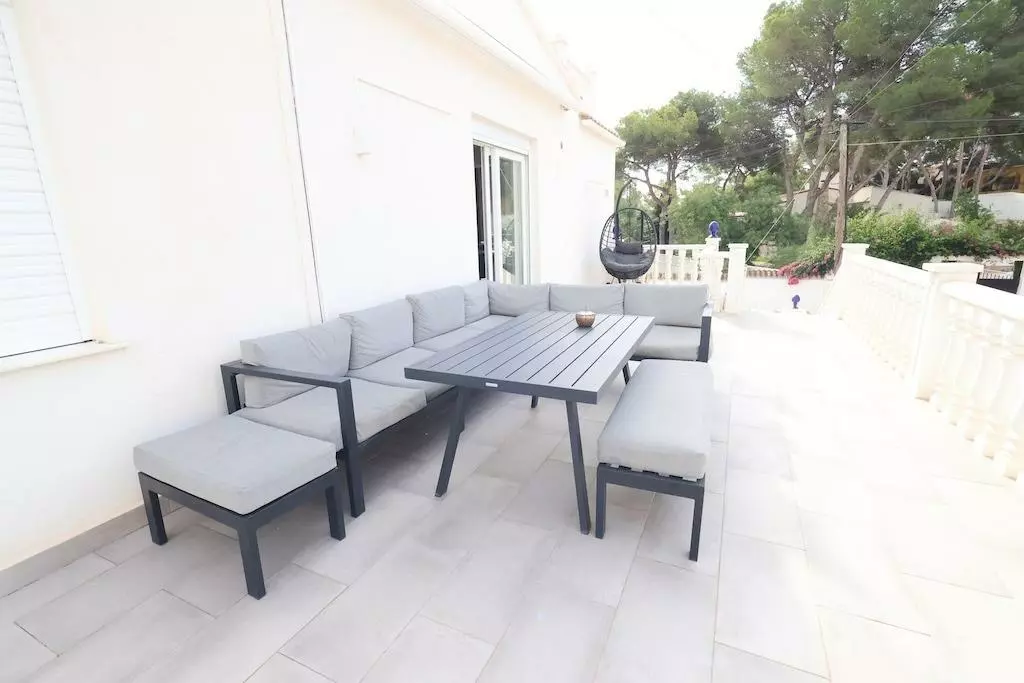 5-bedroom Villa In Torrevieja, Spain (235 M²)