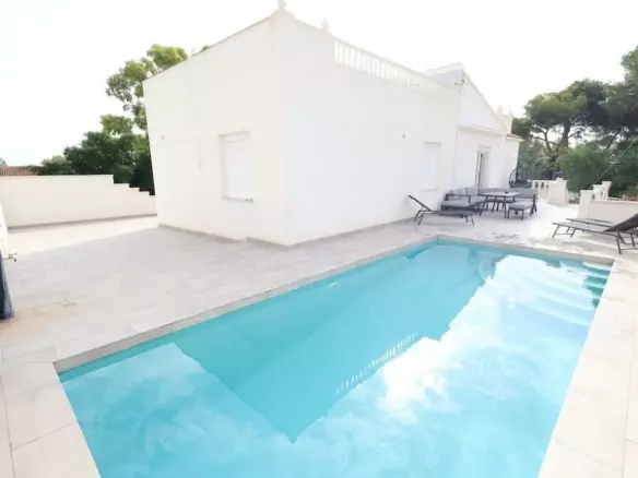 5-bedroom Villa In Torrevieja, Spain (235 M²)