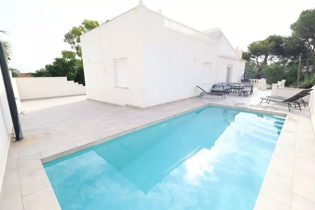 5-bedroom Villa In Torrevieja, Spain (235 M²)