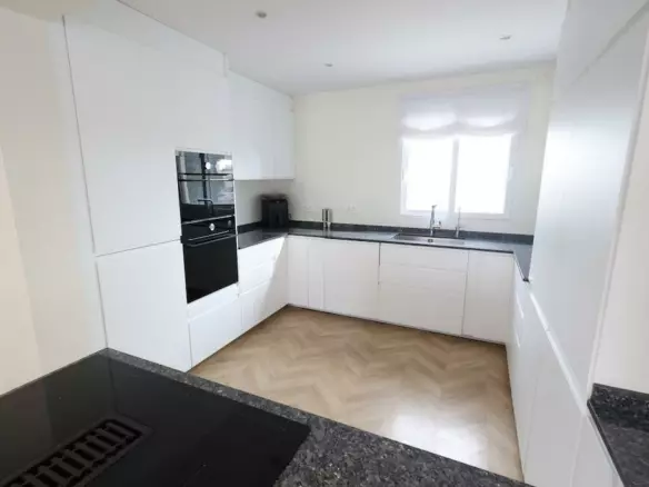 5-bedroom Villa In Torrevieja, Spain (235 M²)