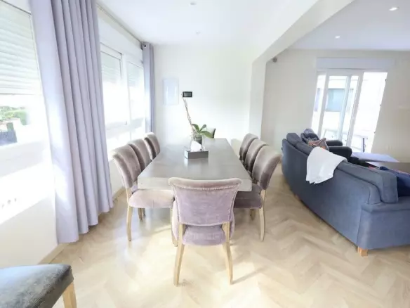 5-bedroom Villa In Torrevieja, Spain (235 M²)