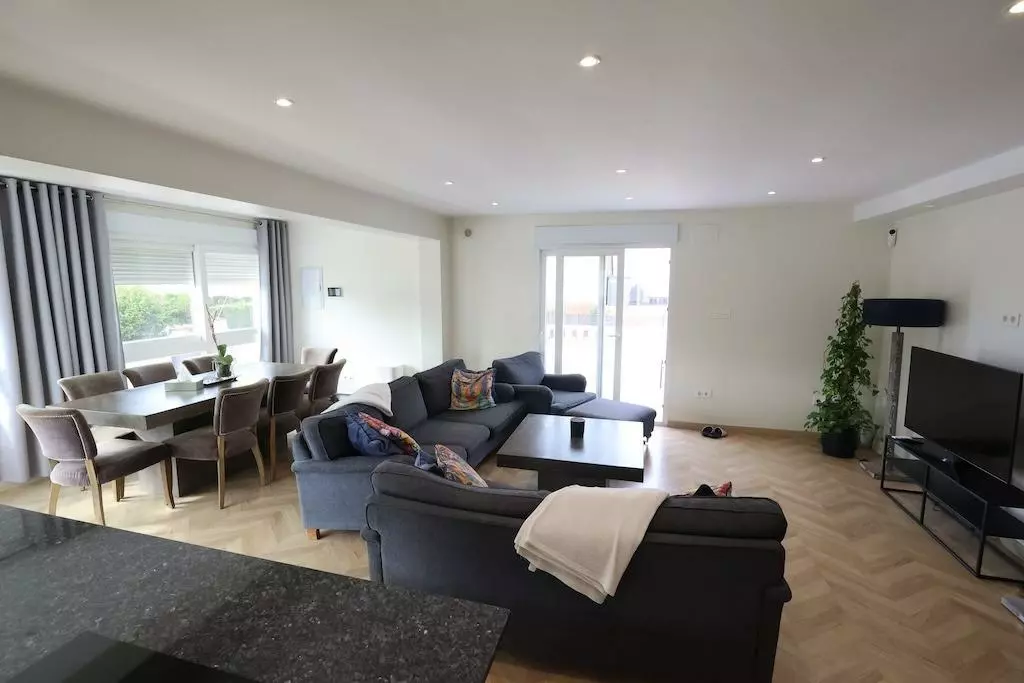 5-bedroom Villa In Torrevieja, Spain (235 M²)