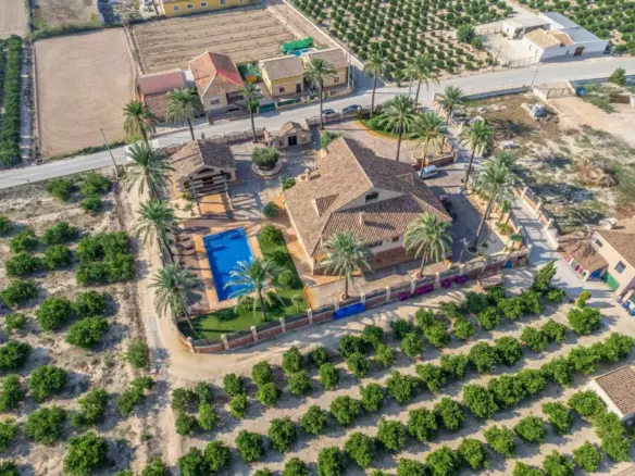 4-bedroom Villa In Orihuela, Spain (837 M²)