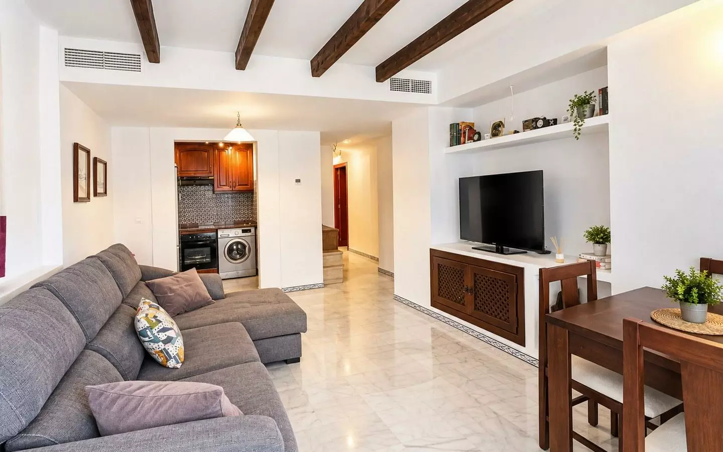 2-bedroom Property In Torrevieja, Spain (85 M²)