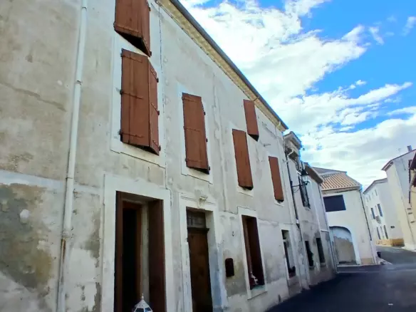 4-bedroom House In Capestang, France (143 M²)