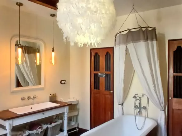 4-bedroom House In Capestang, France (143 M²)