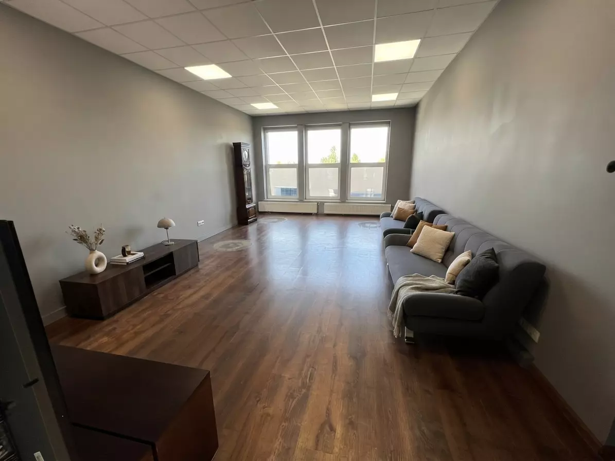Commercial Property Near Poznań: Warehouse, Production & Offices (~1,456 Sqm)