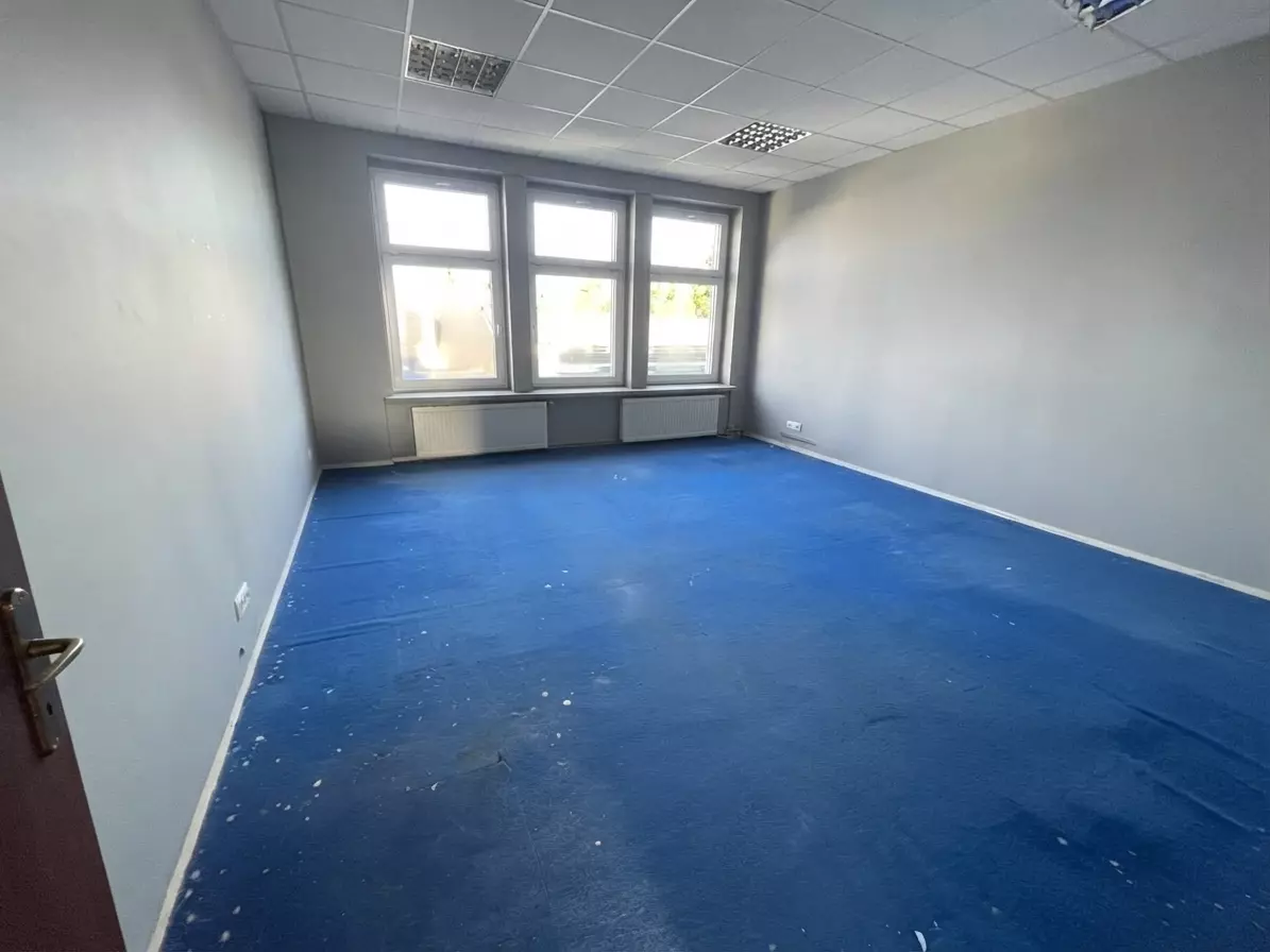 Commercial Property Near Poznań: Warehouse, Production & Offices (~1,456 Sqm)
