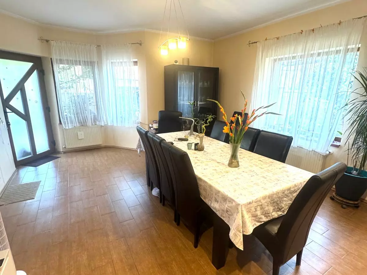 Spacious Family House For Sale In Arad, Romania – 186 Sqm + Double Garage – 634 Sqm Land