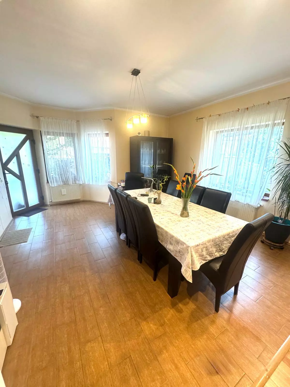 Spacious Family House For Sale In Arad, Romania – 186 Sqm + Double Garage – 634 Sqm Land