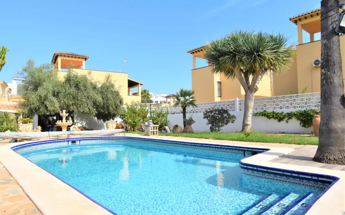 4-bedroom Villa In Orihuela Costa, Spain (325 M²)