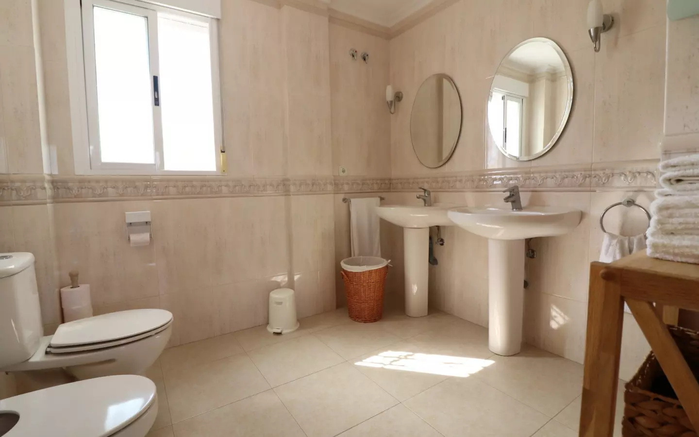 3-bedroom Villa In Algorfa, Spain (216 M²)