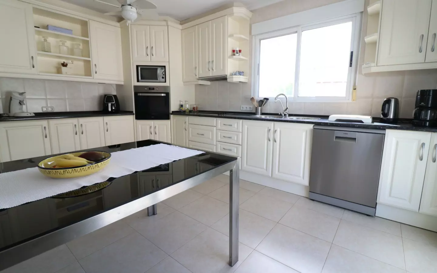 3-bedroom Villa In Algorfa, Spain (216 M²)