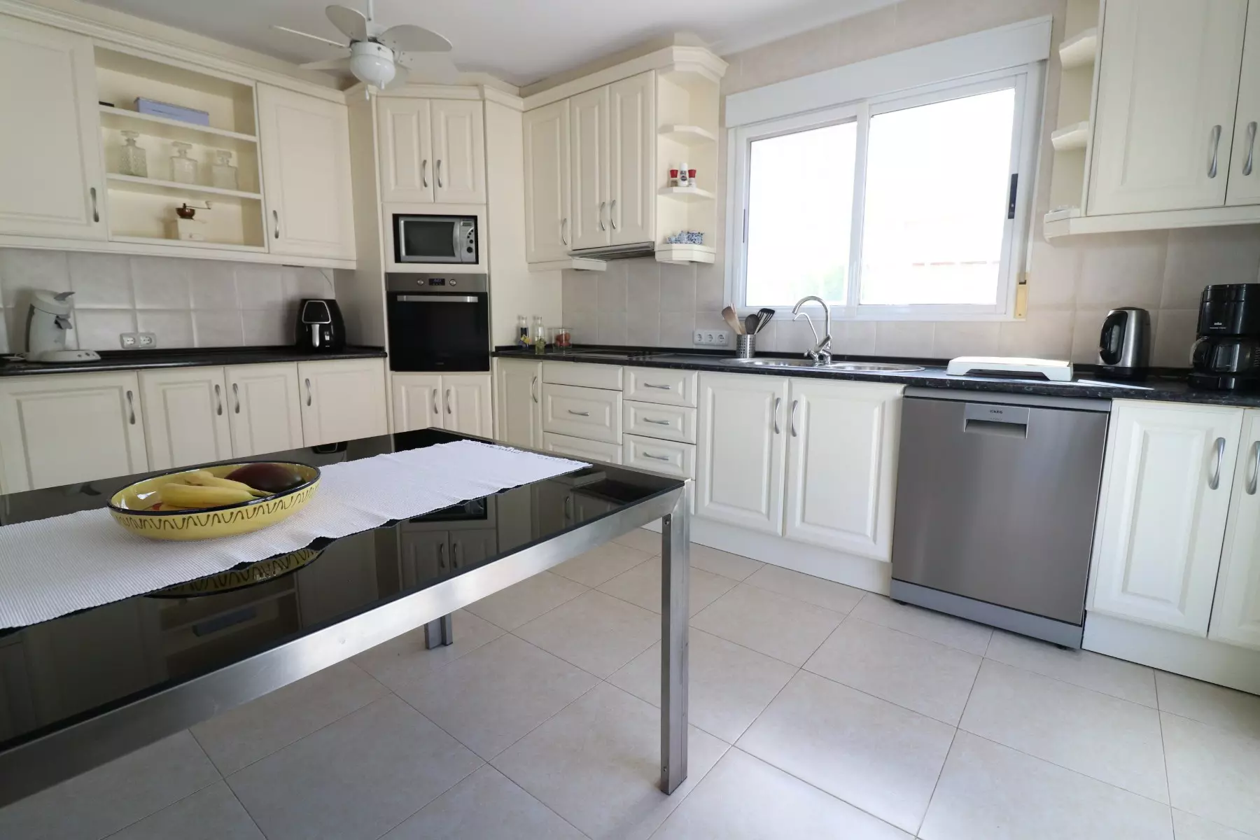 3-bedroom Villa In Algorfa, Spain (216 M²)