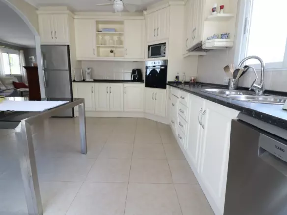 3-bedroom Villa In Algorfa, Spain (216 M²)
