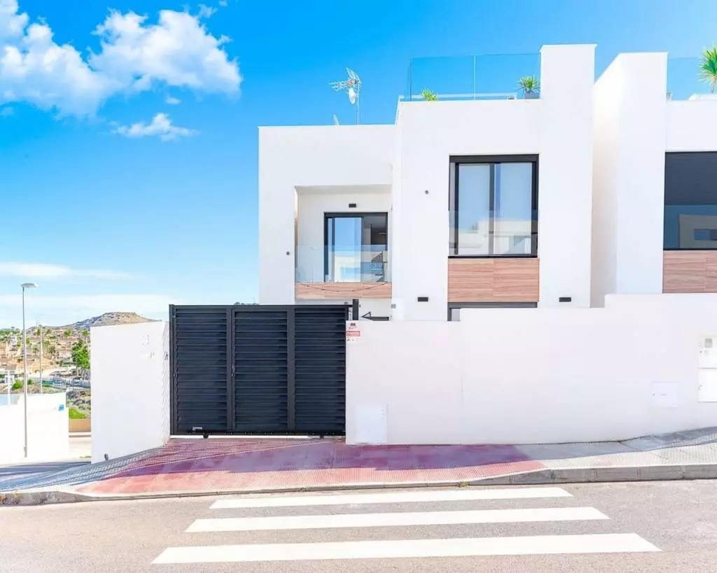 4-bedroom Villa In Benijofar, Spain (198 M²)
